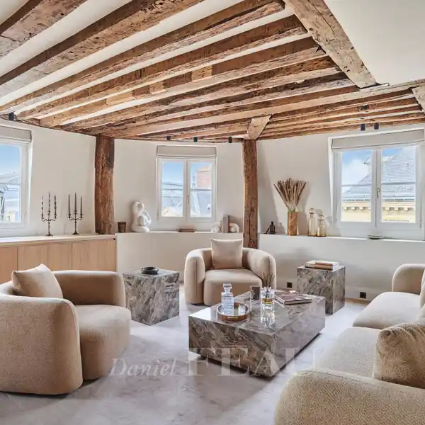 SUNLIT TOP-FLOOR DUPLEX FACING PALAIS ROYAL