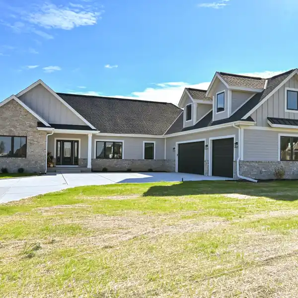 LUXURY RANCH WITH EXCEPTIONAL CRAFTSMANSHIP