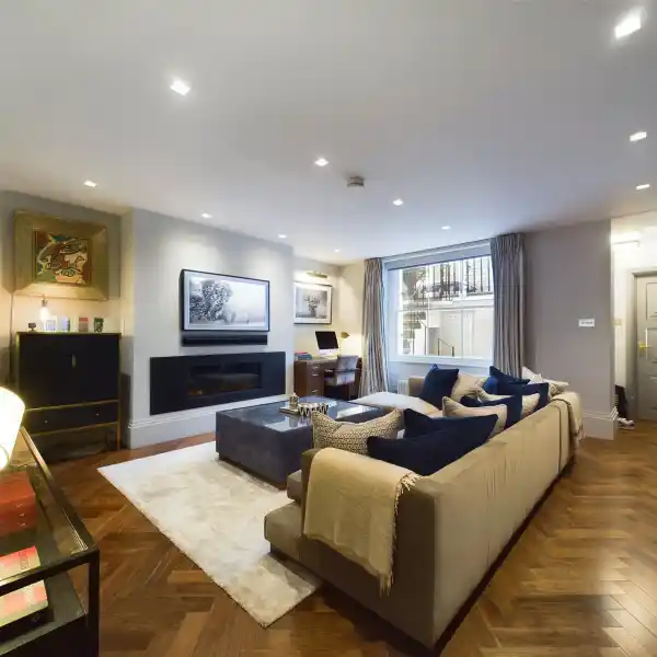 CHARMING PERIOD BASEMENT APARTMENT WITH GARDEN AND PATIO