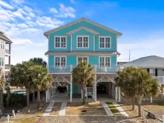 Exceptional Home Designed for Luxurious Waterfront Living