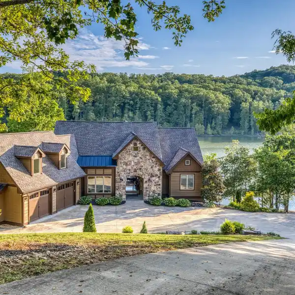 BREATHTAKING CUSTOM HOME ON LAKE LACEOLA