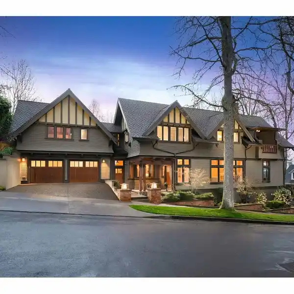 MASTERFULLY DESIGNED PORTLAND HEIGHTS CRAFTSMAN