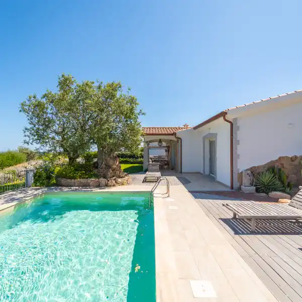 PRESTIGIOUS INDEPENDENT VILLA
