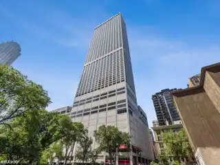 Panoramic Lake and City Views on Michigan Avenue