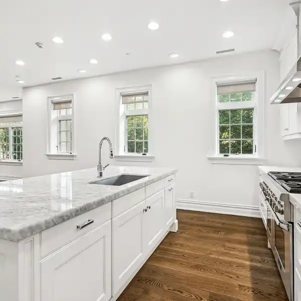 SPACIOUS LUXURY CONDO IN THE HEATHCOTE