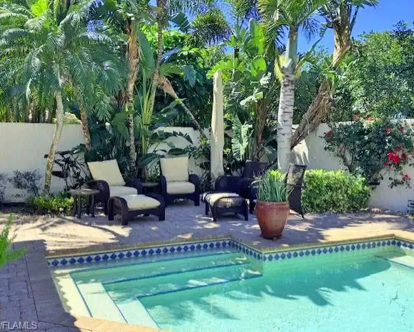 PRIVATE WALLED OASIS IN LAS BRISAS