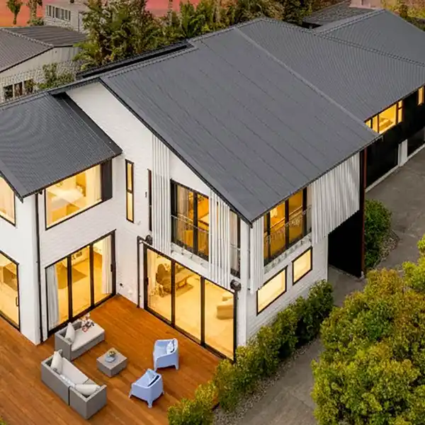 NEARLY NEW CONTEMPORARY RESIDENCE