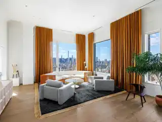 Full-floor Penthouse with Sweeping Views