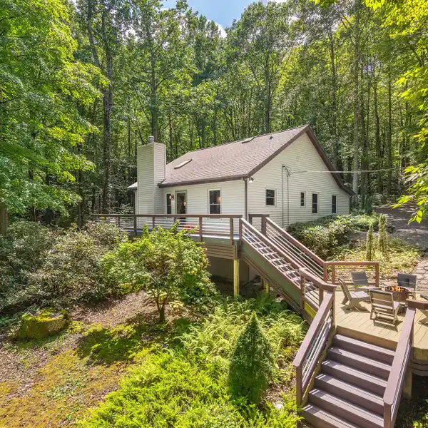TURNKEY 3.85-ACRE SANCTUARY