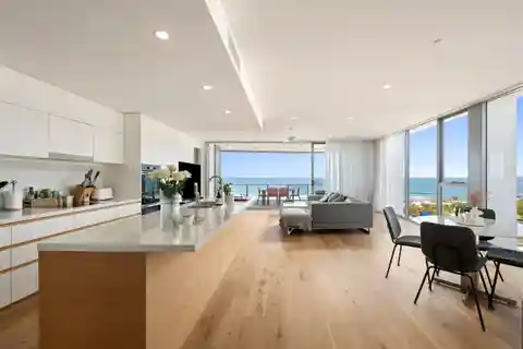 Beachfront Skyhome - Awe Inspiring Views