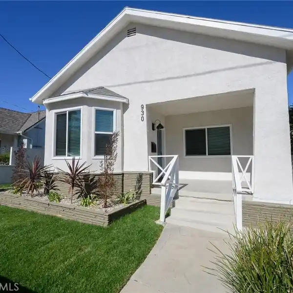GORGEOUS HOME IN THE DESIRABLE VISTA DEL ORO NEIGHBORHOOD