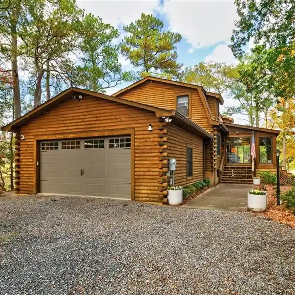 COZY CABIN SECLUDED ON A PRIVATE PENINSULA