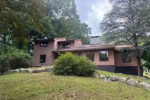 Expansive Contemporary Retreat on Serene Cul-De-Sac