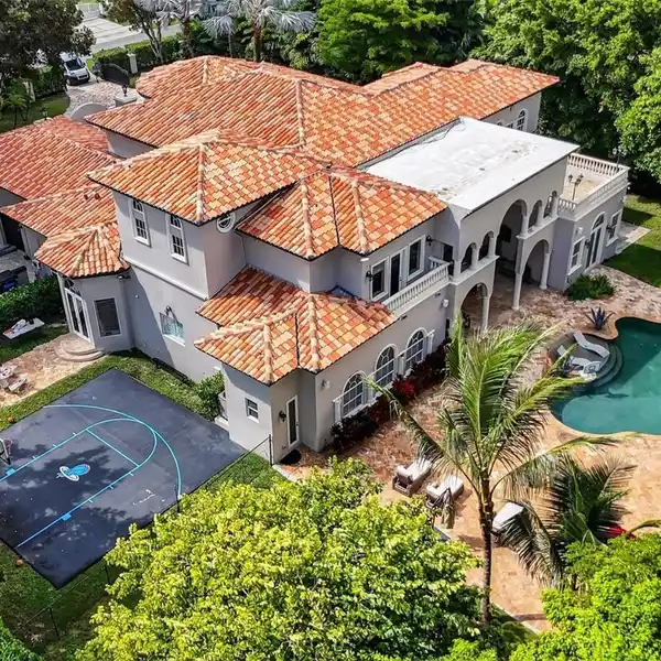 GRAND ESTATE WITH RESORT AMENITIES AND HOLLYWOOD GLAMOUR