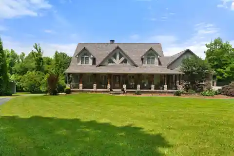 Breathtaking Horse Property on the Yadkin River