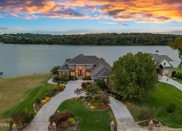 STUNNING MAIN-CHANNEL LUXURY LAKEFRONT HOME