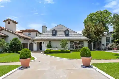 Beautiful Rivercrest Townhome
