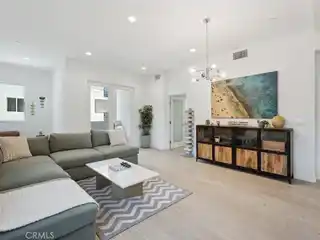 Gorgeous New Hollywood Condominium