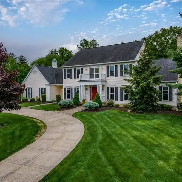 GRAND TWO-STORY FOYER MEETS MODERN LUXURY