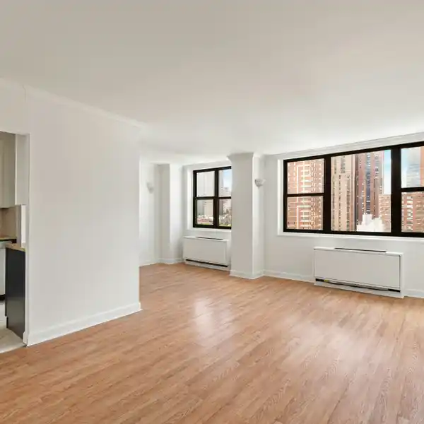 BRIGHT AND ELEGANT HIGH-FLOOR RESIDENCE