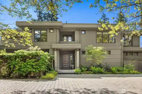 Contemporary Medina Heights Landmark