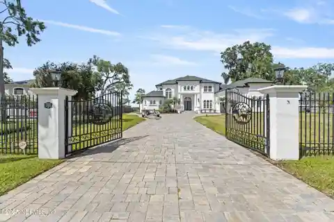 Extraordinary Riverfront Sanctuary