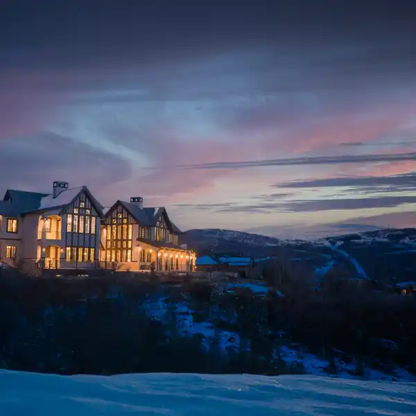 THE BEST OF MOUNTAIN LIVING ON THE HILLSIDE OF EMIGRATION CANYON