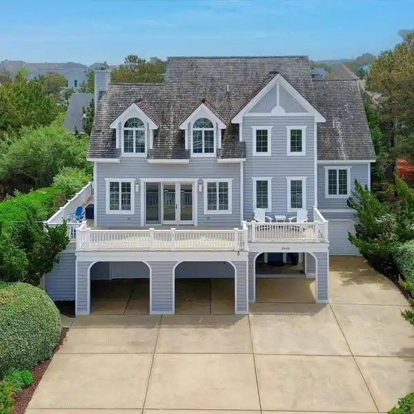 COASTAL LUXURY IN THE PRESERVE