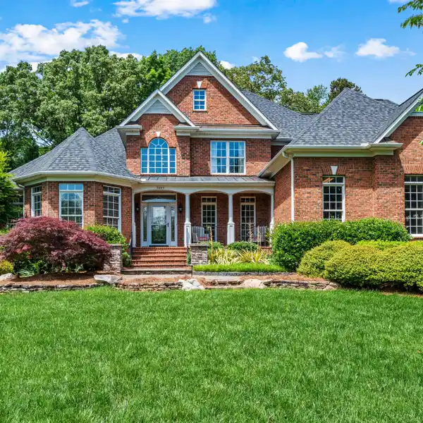 WELL-DESIGNED HOME WITH GREAT FLOW
