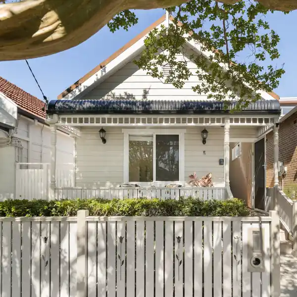 CLASSIC COTTAGE CHARM WITH FRESH MODERN STYLE