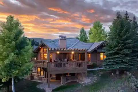 Sophisticated Mountain Home with Expansive Outdoor Spaces