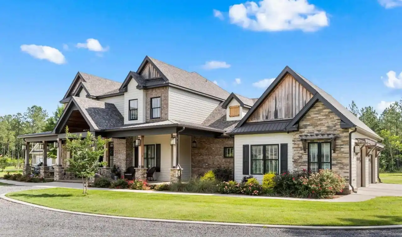 Sprawling Pace Estate with Luxe Guest Garage