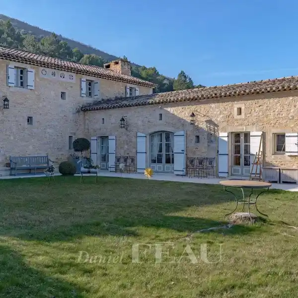 HISTORIC MAS WITH PANORAMIC LUBERON VALLEY VIEWS