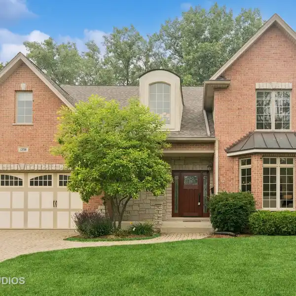 CUSTOM BEAUTY WITH A FLOWING PLAN