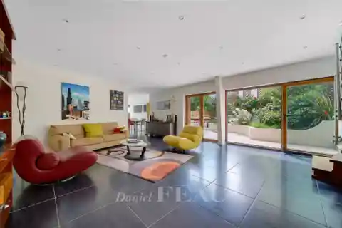 Sunlit Modernist Home with Independent Apartment