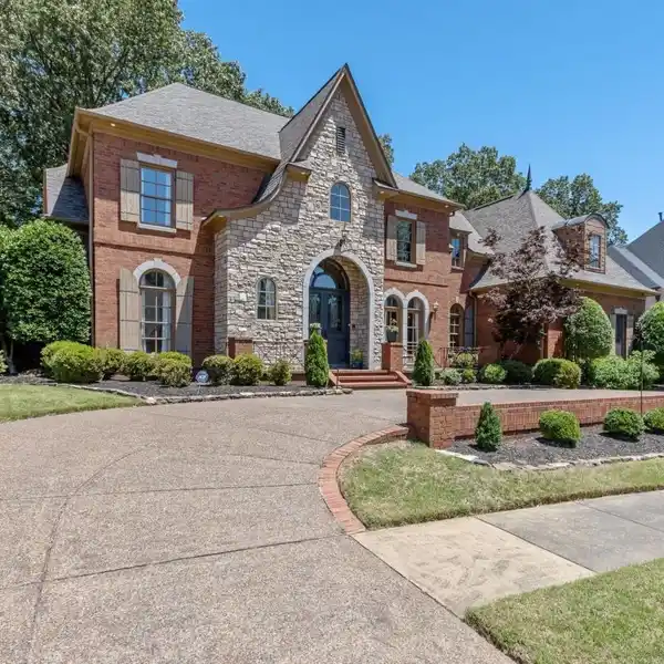 BEAUTIFUL HOME THAT HAS IT ALL