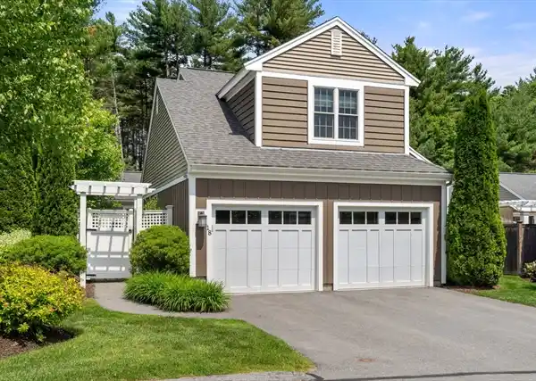 DISTINCTIVE HOME AT DUDLEY BROOK PRESERVE