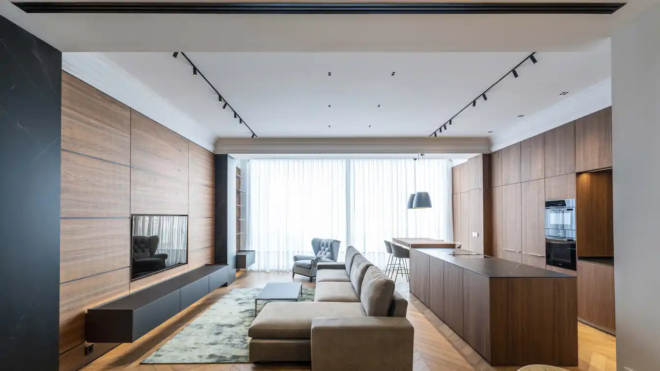 Newly Renovated Luxury Apartment