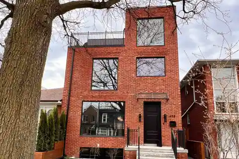 Toronto Version of a New York Industrial Soft Loft