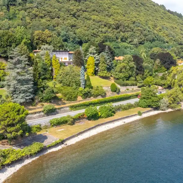 STUNNING VILLA OVERLOOKING LAKE MAGGIORE