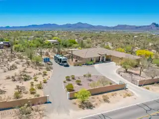 Spectacular Desert Retreat