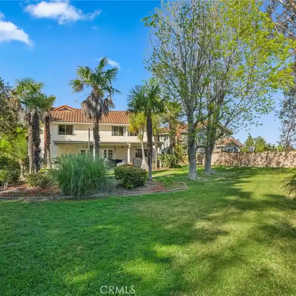 BEAUTIFUL HOME IN ANAHEIM HILLS ESTATES