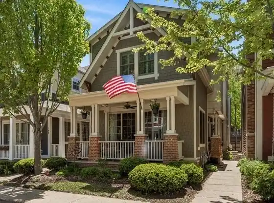 SUBURBAN SHOWSTOPPER WITH URBAN VIBES