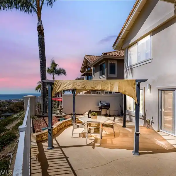 EXPANSIVE HOME IN A SERENE SETTING
