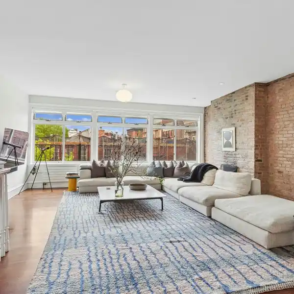 1829 FOUR-STORY TOWNHOUSE FOR RENT