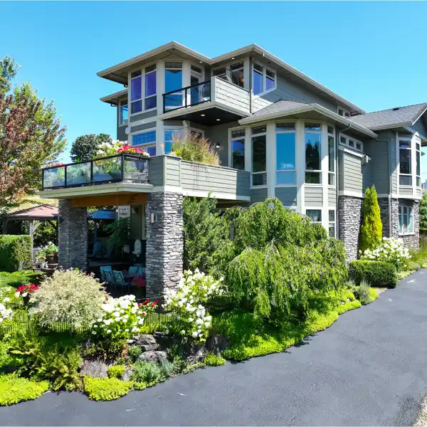 LUXURY OPEN-PLAN HOME WITH JAW-DROPPING VIEWS