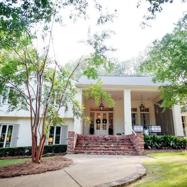 HISTORIC OXFORD GEM WITH MODERN SOUTHERN ELEGANCE