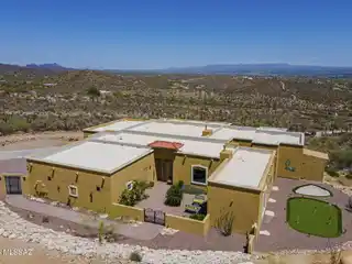 Privacy and Sophistication with Commanding Views