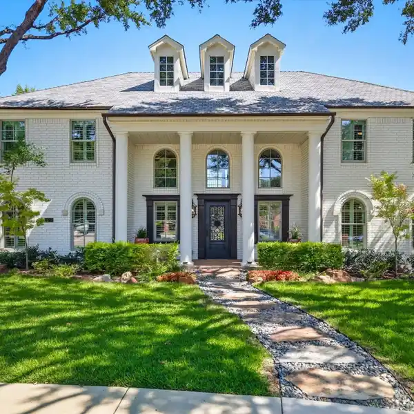 STUNNING ESTATE HOME IN HACKBERRY CREEK