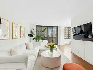 Stylish Rental in a Full-service Building